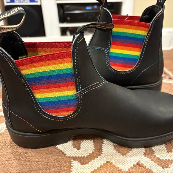 New Blundstone Rainbow Pride Leather Chelsea Ankle Boots Women 11 M 9 - Picture 4 of 4